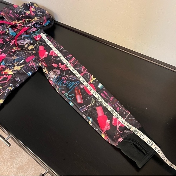 Volcom × B4BC Lipstick Nail Polish Hoodie
Jacket Womens, multicolor,size Small - Picture 14 of 16